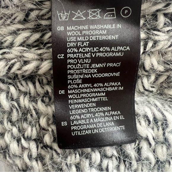 H&M Cable Ribbed Crewneck Sweater - Picture 5 of 5